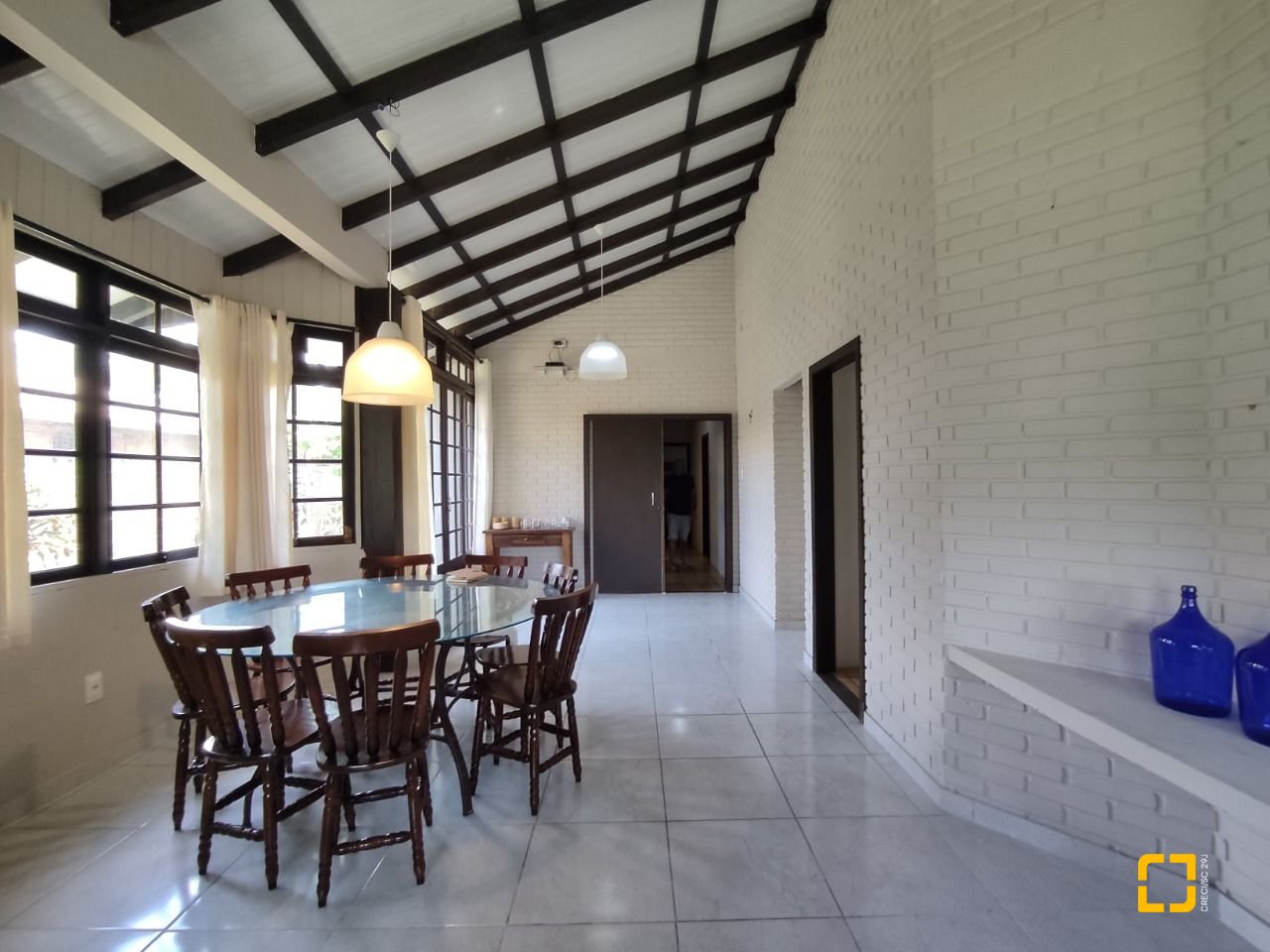 Casa com 257m², 7 quartos (sendo 2 suítes), 2 garagens, no bairro Cachoeira do Bom Jesus em Florianópolis