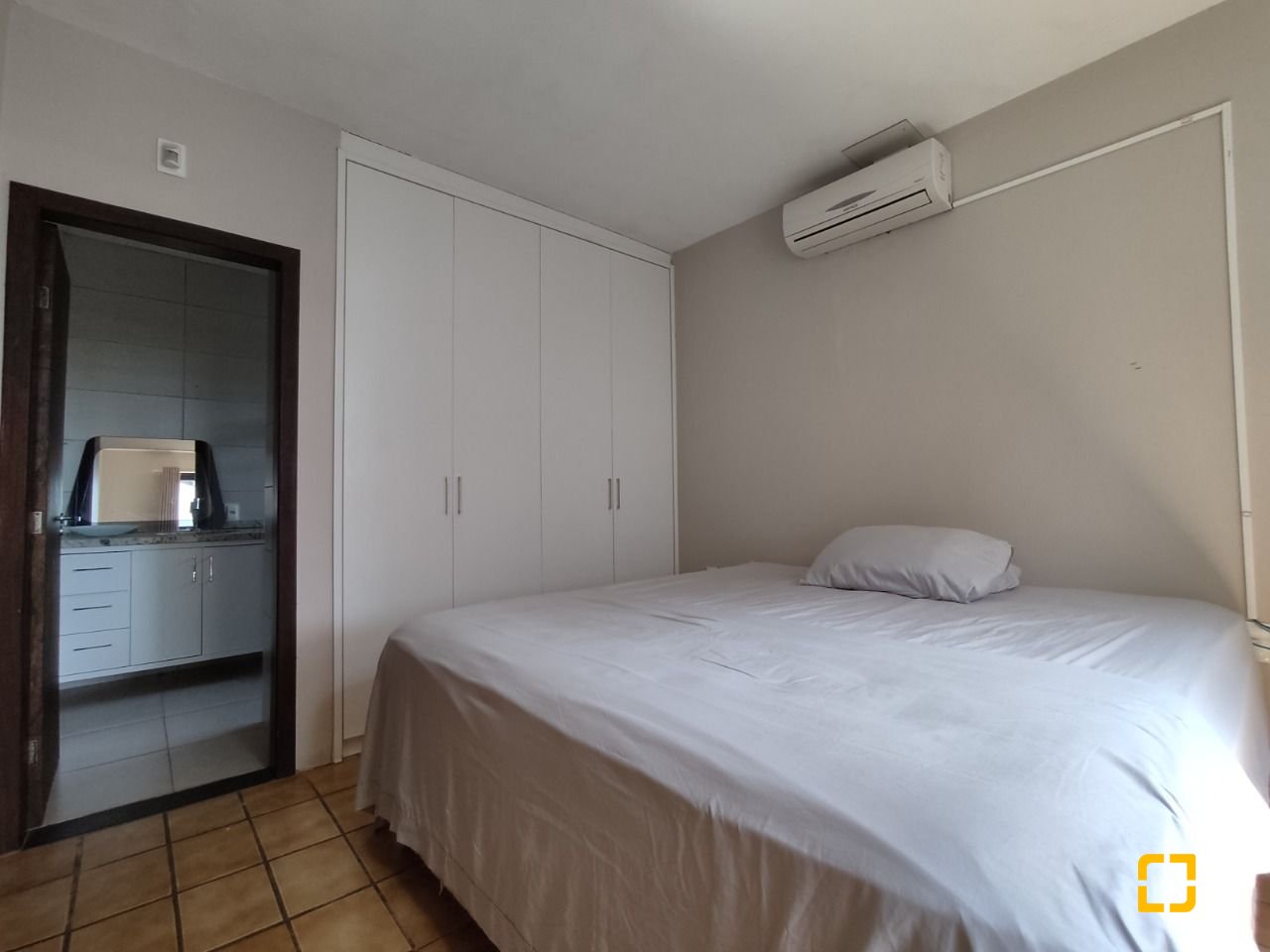 Casa com 257m², 7 quartos (sendo 2 suítes), 2 garagens, no bairro Cachoeira do Bom Jesus em Florianópolis