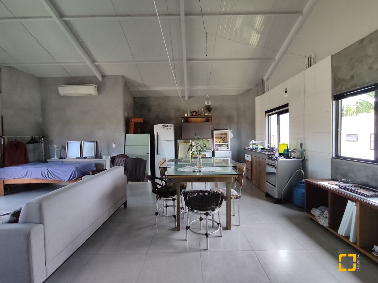 Casa com 257m², 7 quartos (sendo 2 suítes), 2 garagens, no bairro Cachoeira do Bom Jesus em Florianópolis