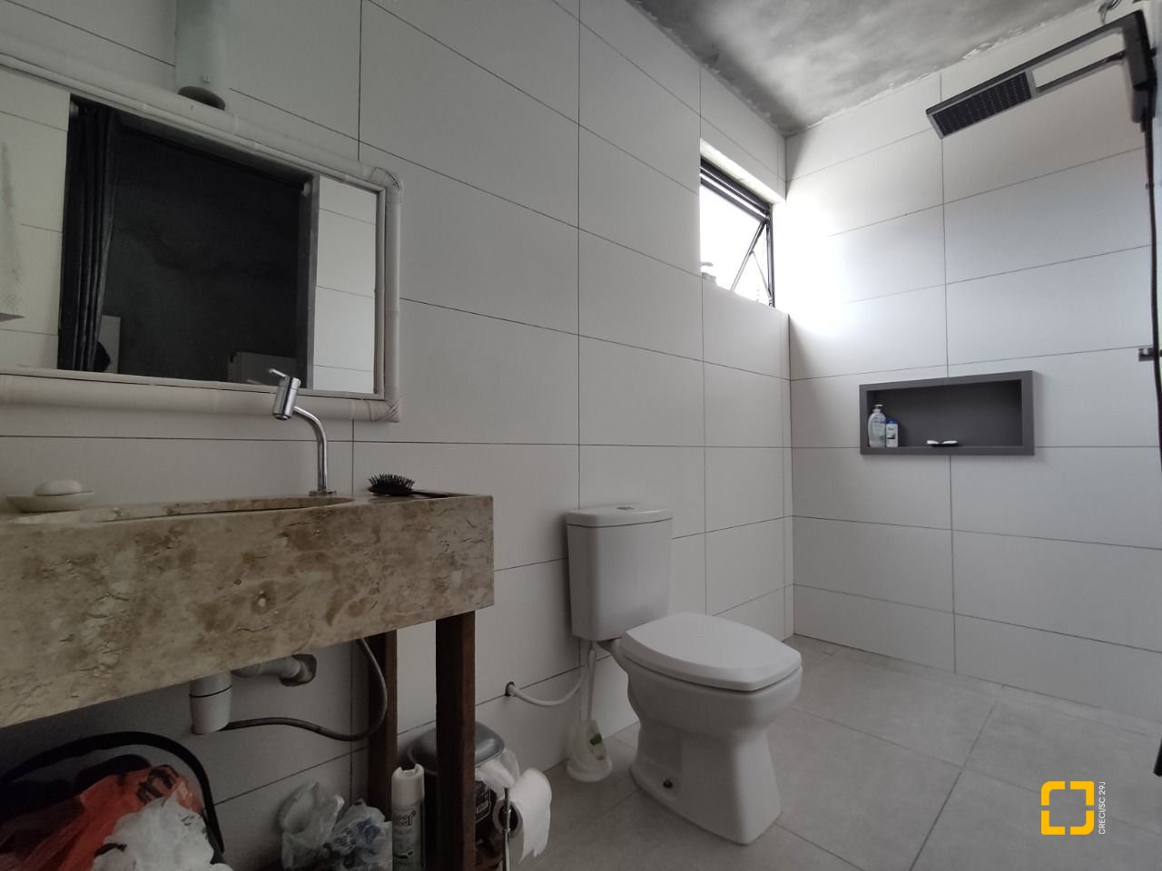 Casa com 257m², 7 quartos (sendo 2 suítes), 2 garagens, no bairro Cachoeira do Bom Jesus em Florianópolis