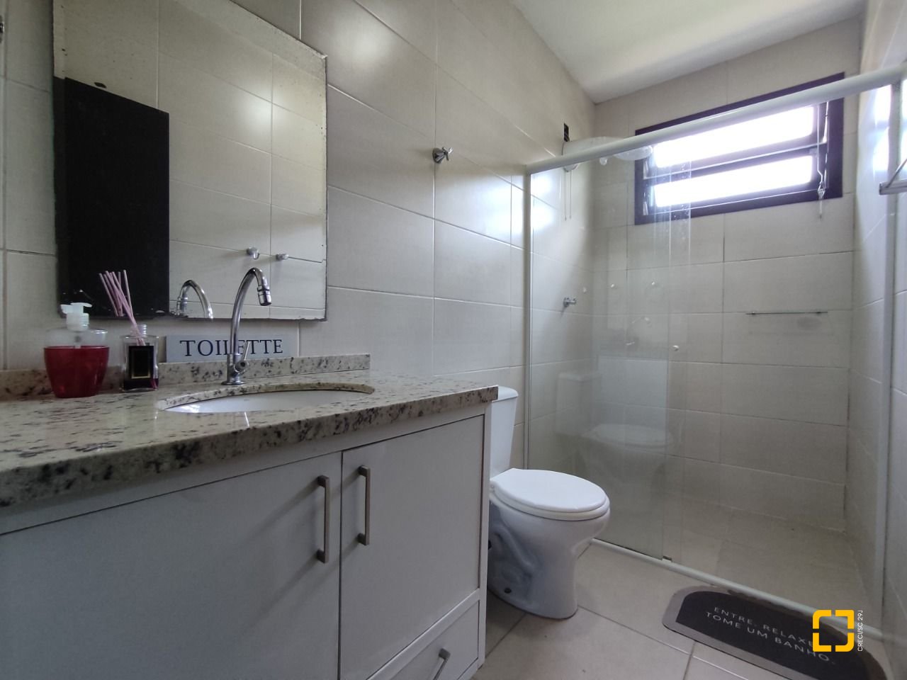 Casa com 257m², 7 quartos (sendo 2 suítes), 2 garagens, no bairro Cachoeira do Bom Jesus em Florianópolis