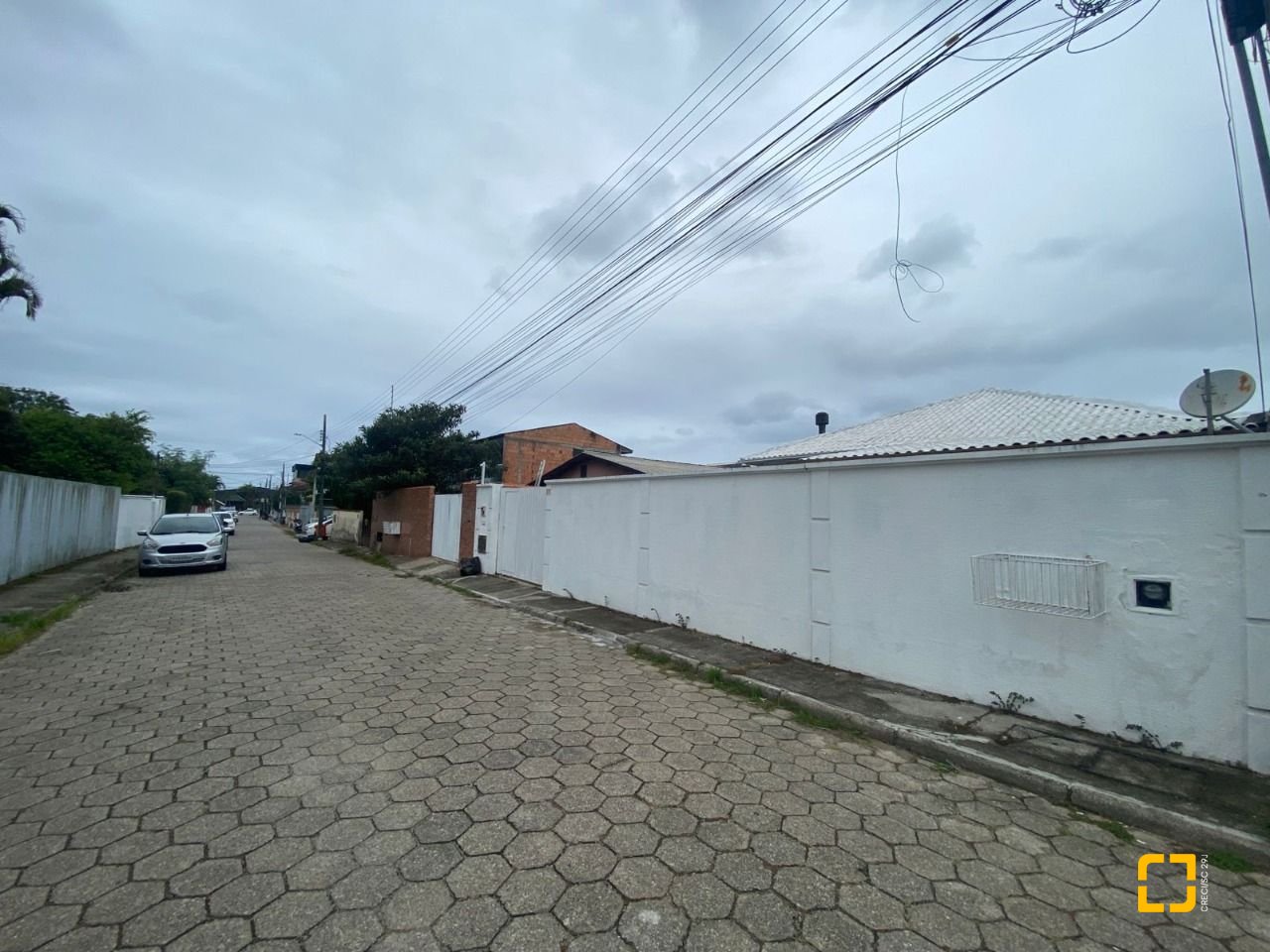 Casa com 250m², 5 quartos (sendo 1 suíte), 4 garagens, no bairro Ingleses em Florianópolis