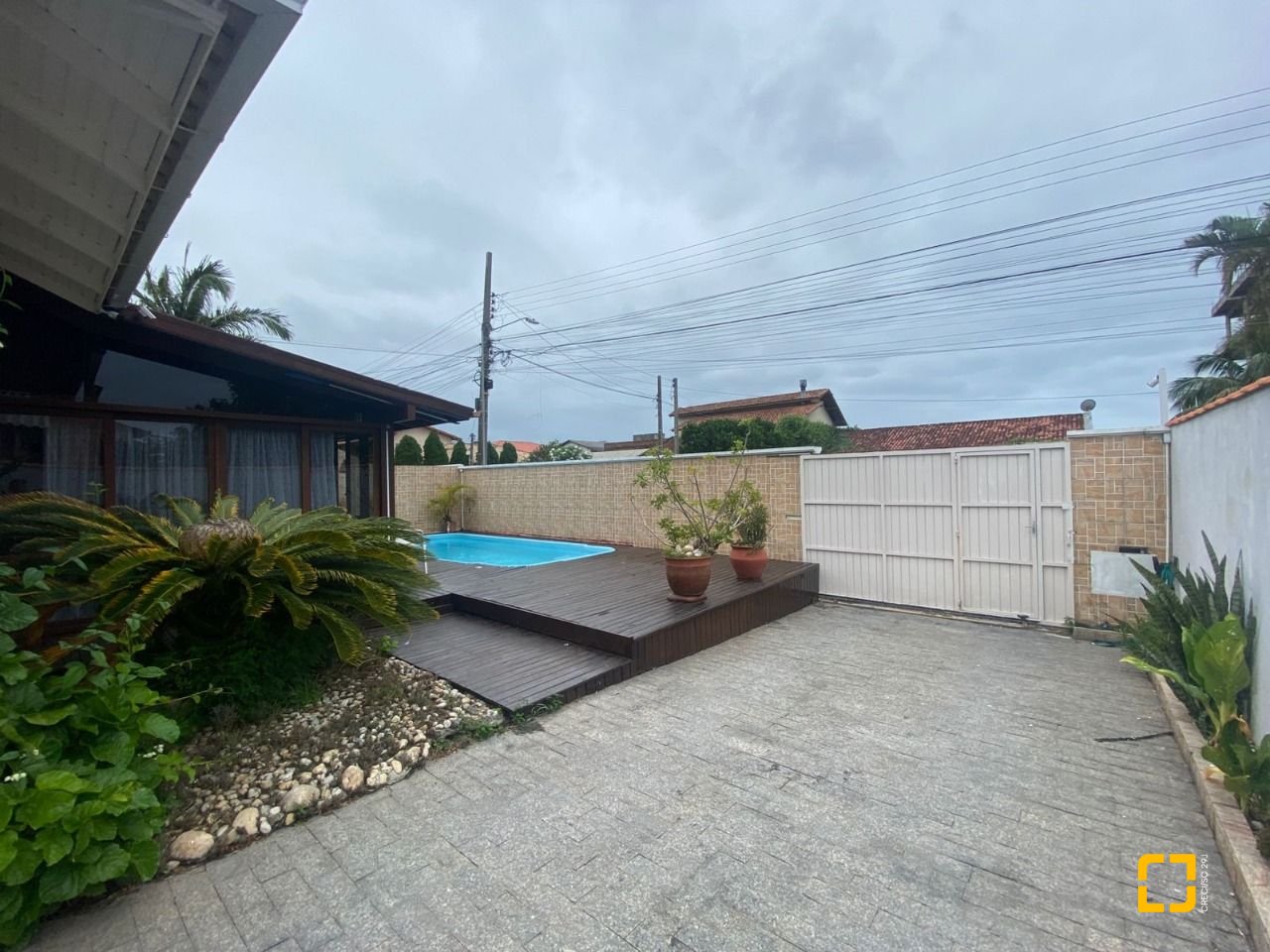 Casa com 250m², 5 quartos (sendo 1 suíte), 4 garagens, no bairro Ingleses em Florianópolis