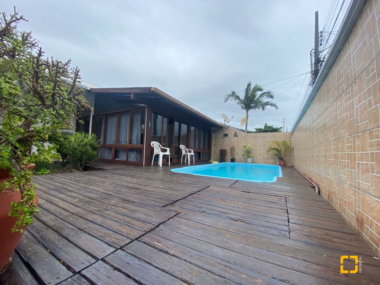 Casa com 250m², 5 quartos (sendo 1 suíte), 4 garagens, no bairro Ingleses em Florianópolis
