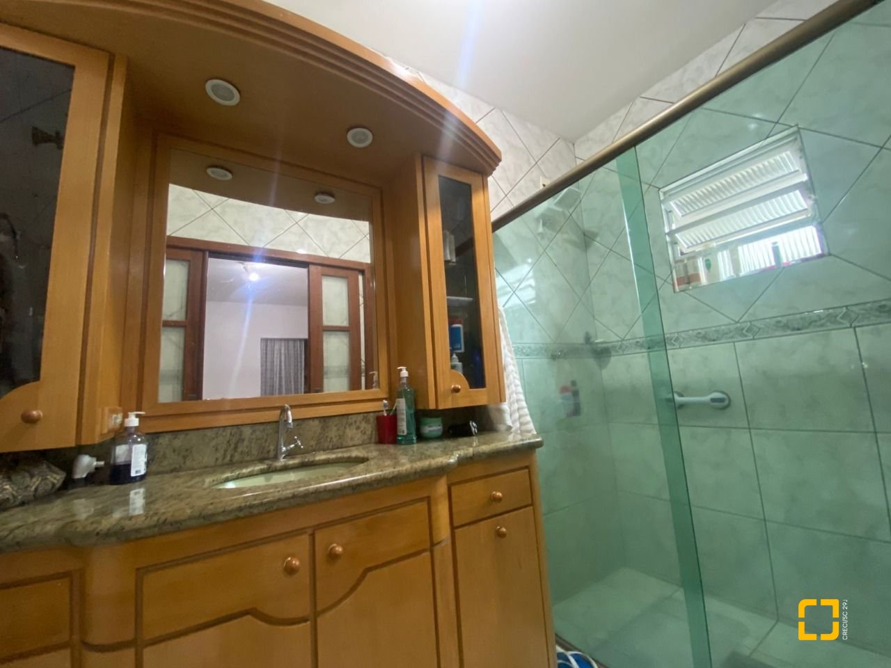 Casa com 250m², 5 quartos (sendo 1 suíte), 4 garagens, no bairro Ingleses em Florianópolis
