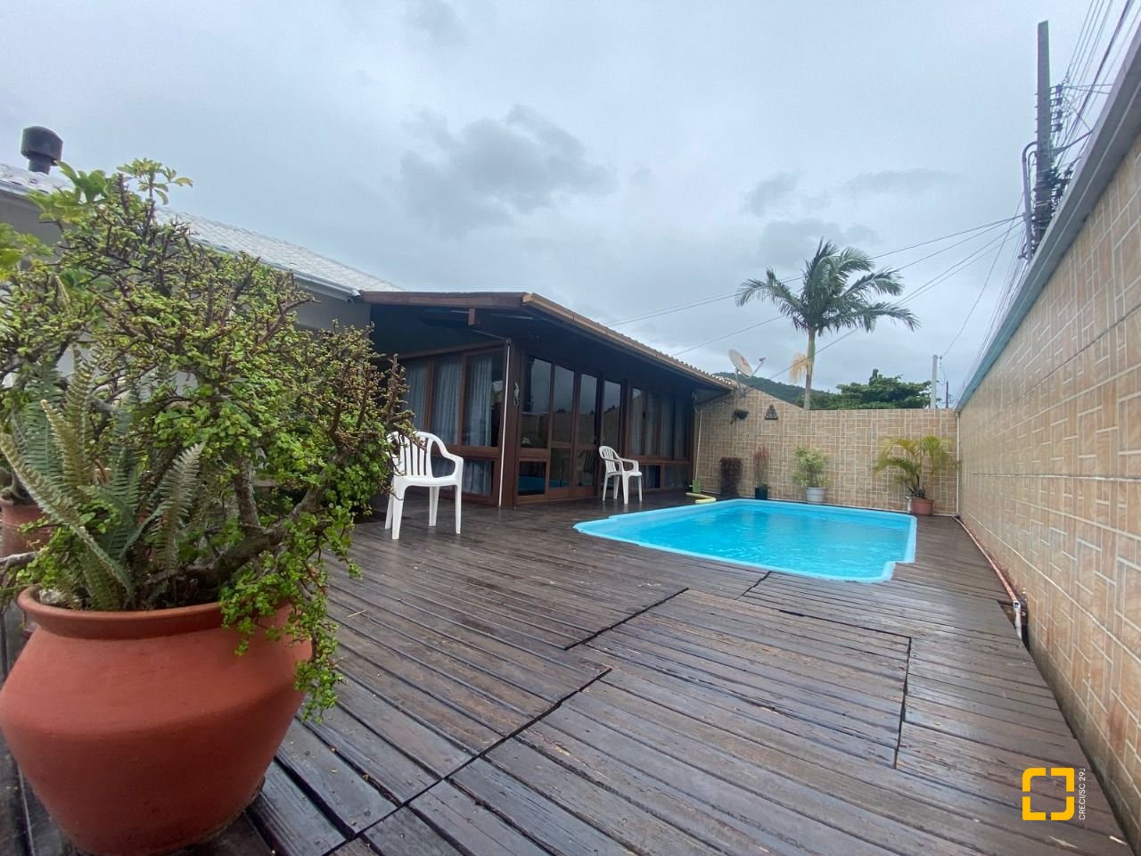 Casa com 250m², 5 quartos (sendo 1 suíte), 4 garagens, no bairro Ingleses em Florianópolis