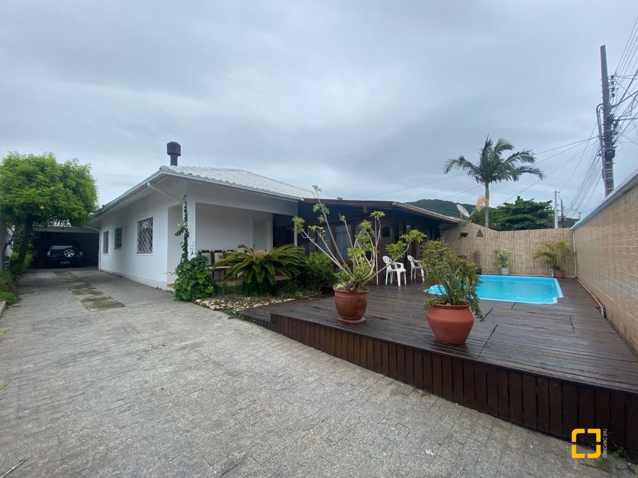 Casa com 250m², 5 quartos (sendo 1 suíte), 4 garagens, no bairro Ingleses em Florianópolis