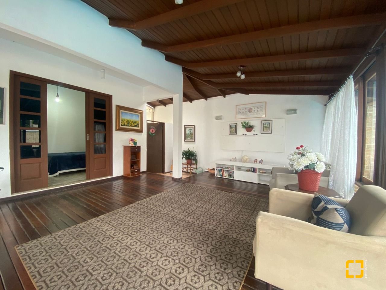 Casa com 250m², 5 quartos (sendo 1 suíte), 4 garagens, no bairro Ingleses em Florianópolis