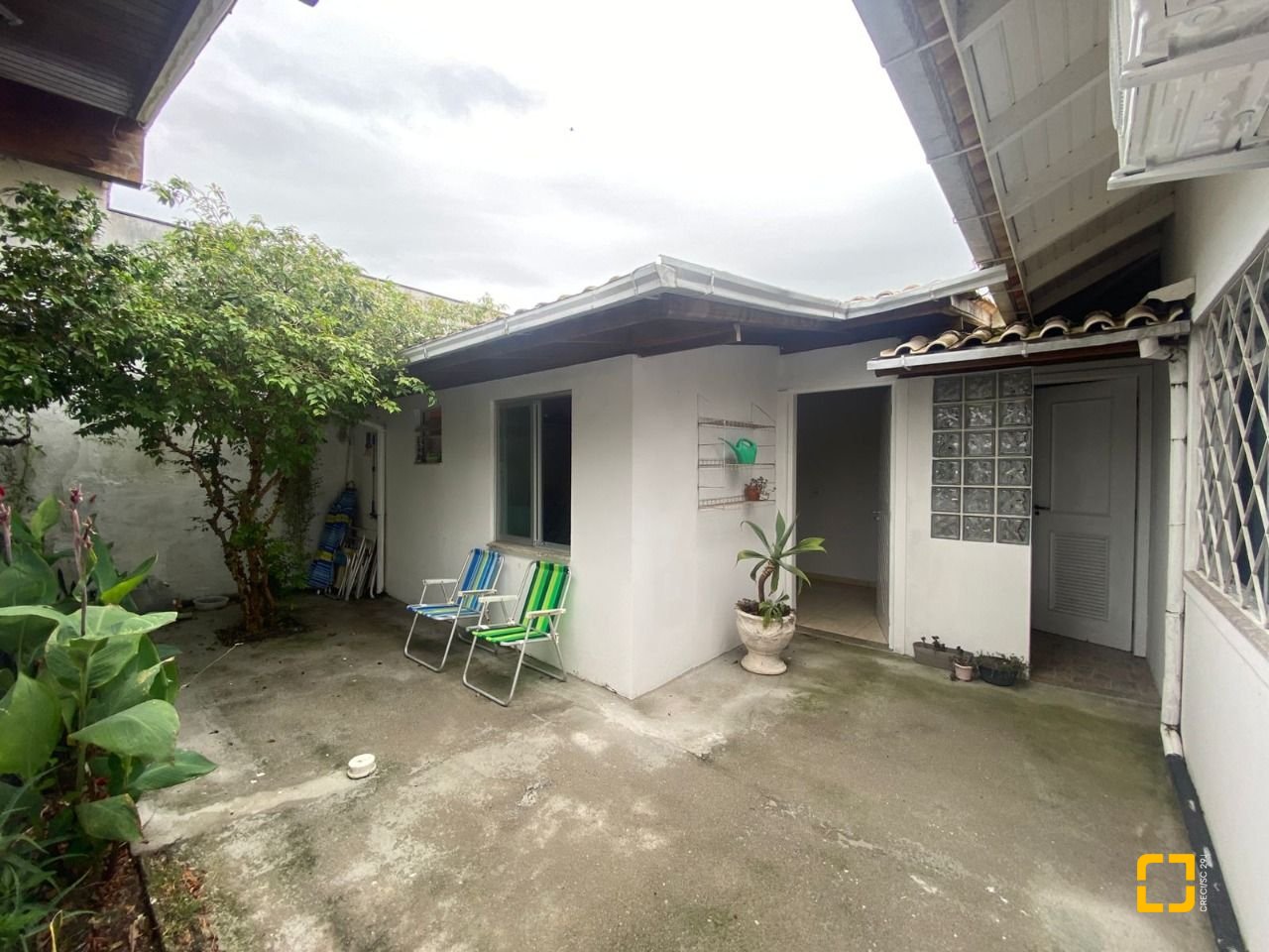 Casa com 250m², 5 quartos (sendo 1 suíte), 4 garagens, no bairro Ingleses em Florianópolis