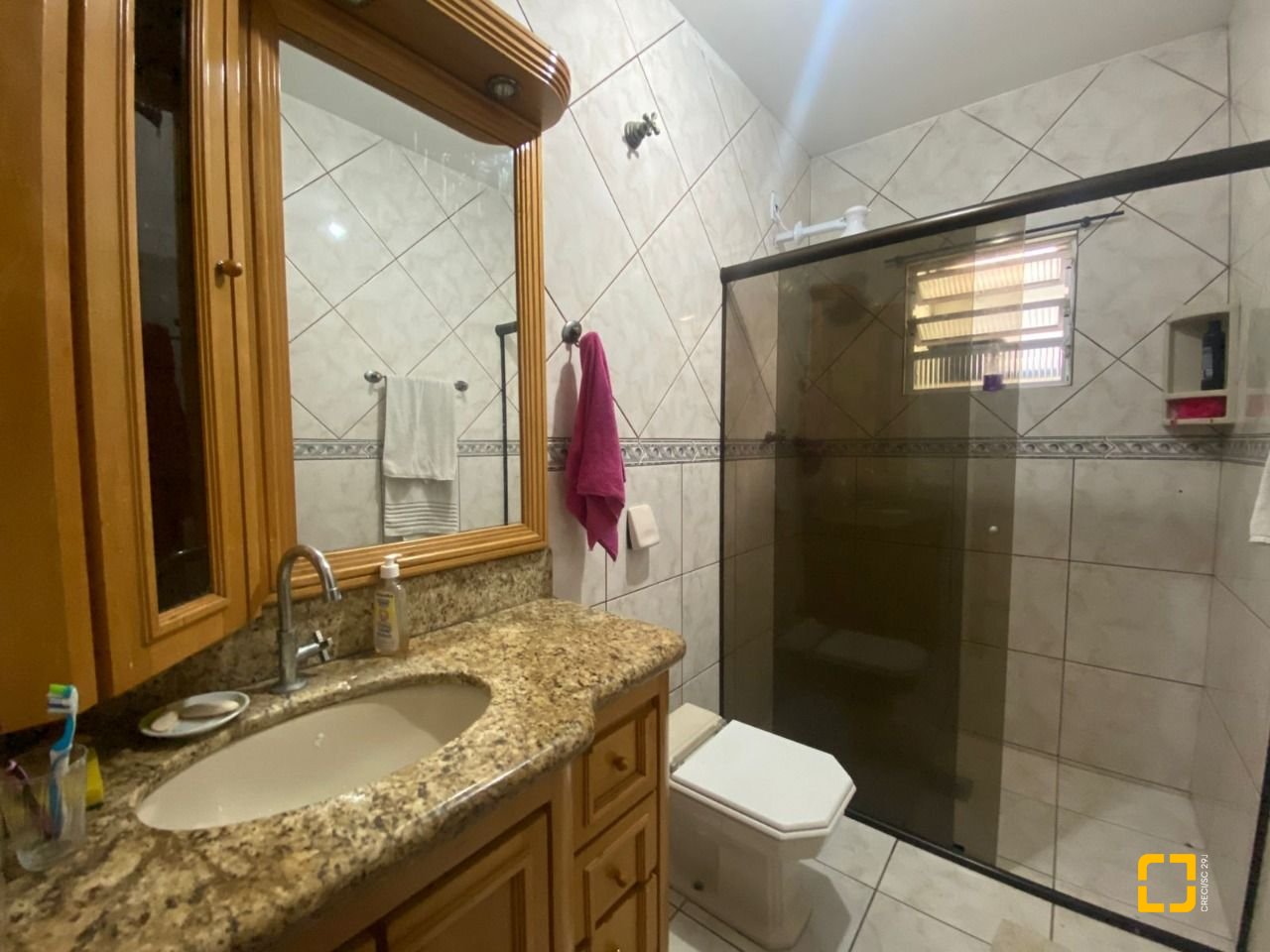 Casa com 250m², 5 quartos (sendo 1 suíte), 4 garagens, no bairro Ingleses em Florianópolis