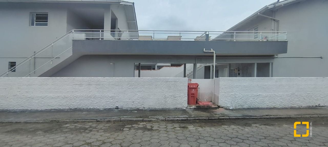 Hotel com 253m², 10 quartos, 6 garagens, no bairro Ingleses em Florianópolis