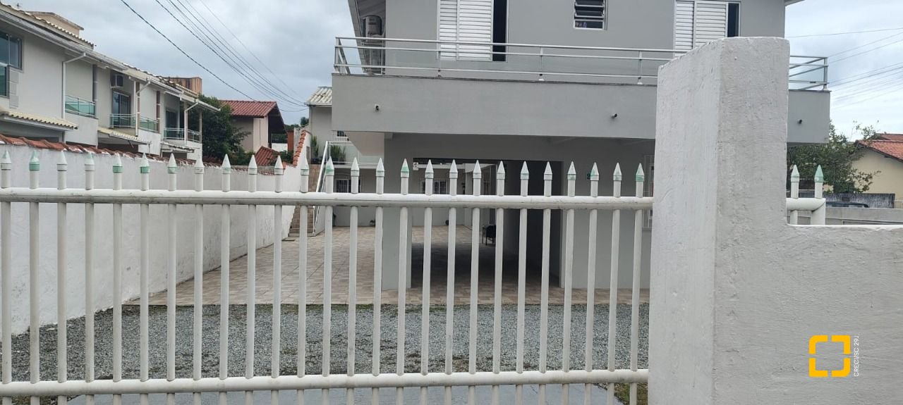 Hotel com 253m², 10 quartos, 6 garagens, no bairro Ingleses em Florianópolis