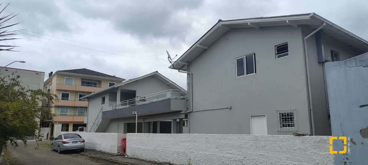 Hotel com 253m², 10 quartos, 6 garagens, no bairro Ingleses em Florianópolis