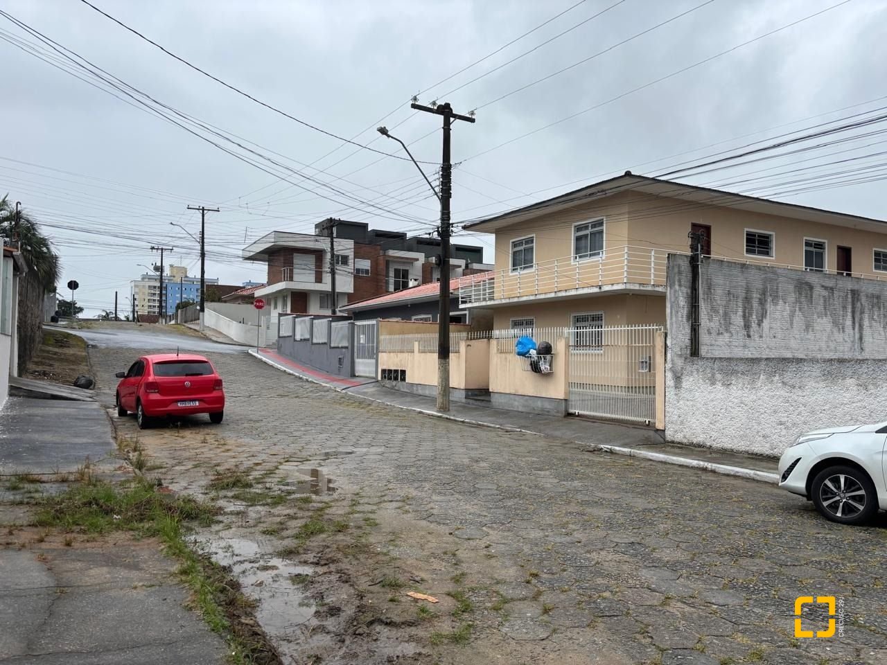 Casa com 124m², 4 quartos, 3 garagens, no bairro Areias em São José