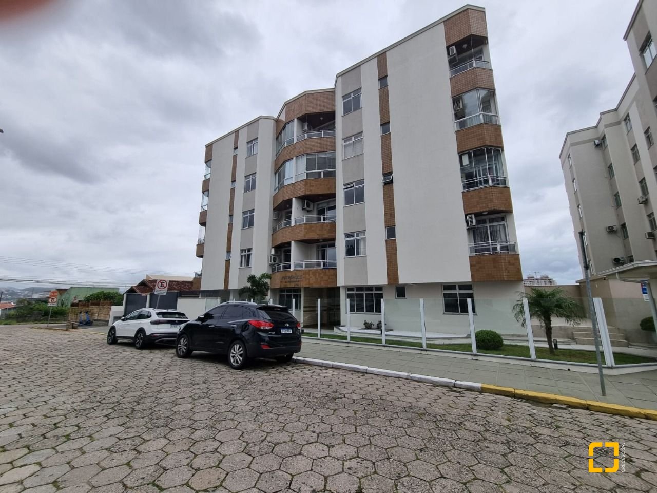 Apartamento com 100m², 4 quartos (sendo 1 suíte), 1 garagem, no bairro Capoeiras em Florianópolis