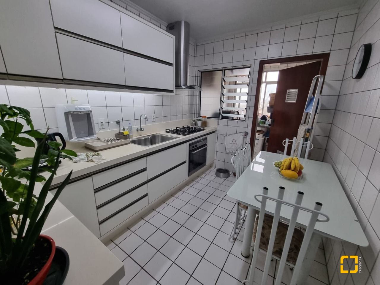 Apartamento com 100m², 4 quartos (sendo 1 suíte), 1 garagem, no bairro Capoeiras em Florianópolis