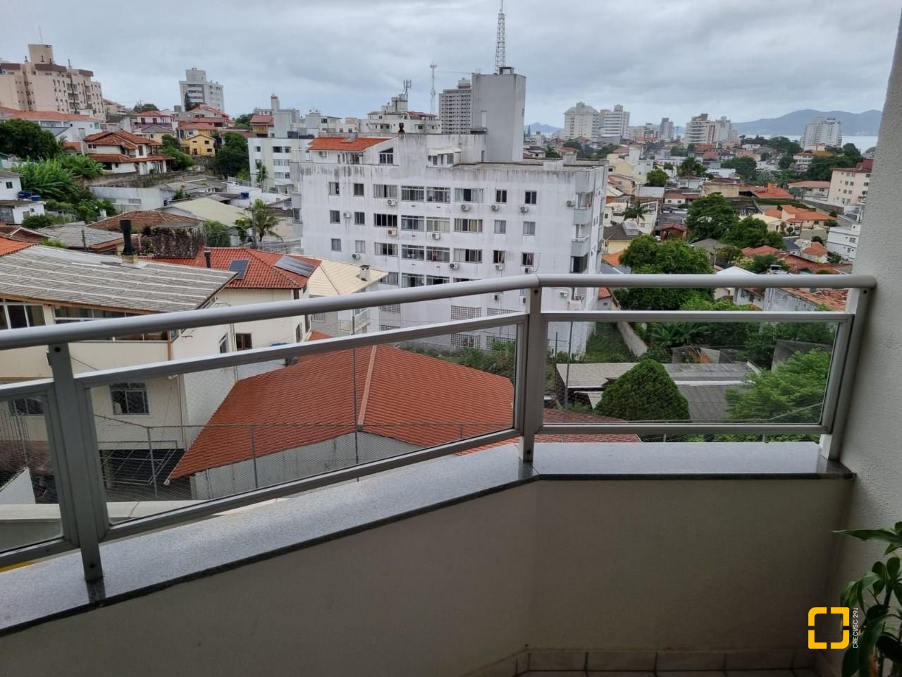 Apartamento com 100m², 4 quartos (sendo 1 suíte), 1 garagem, no bairro Capoeiras em Florianópolis