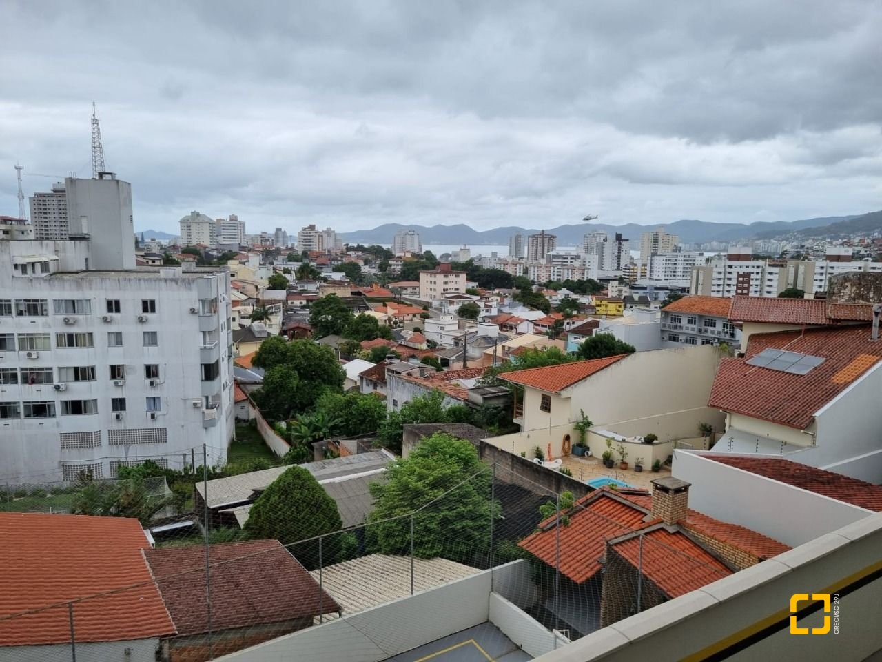 Apartamento com 100m², 4 quartos (sendo 1 suíte), 1 garagem, no bairro Capoeiras em Florianópolis