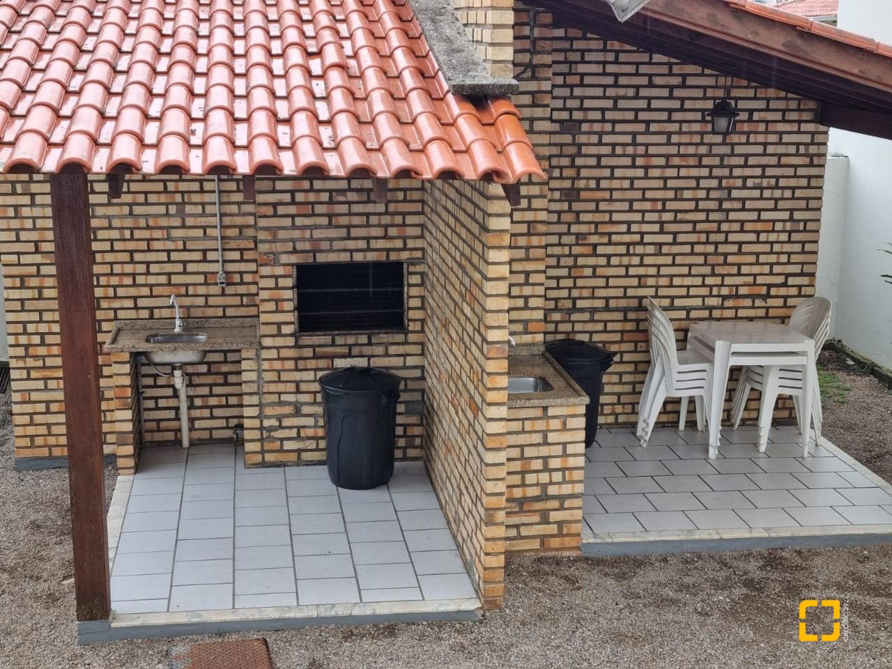 Apartamento com 100m², 4 quartos (sendo 1 suíte), 1 garagem, no bairro Capoeiras em Florianópolis