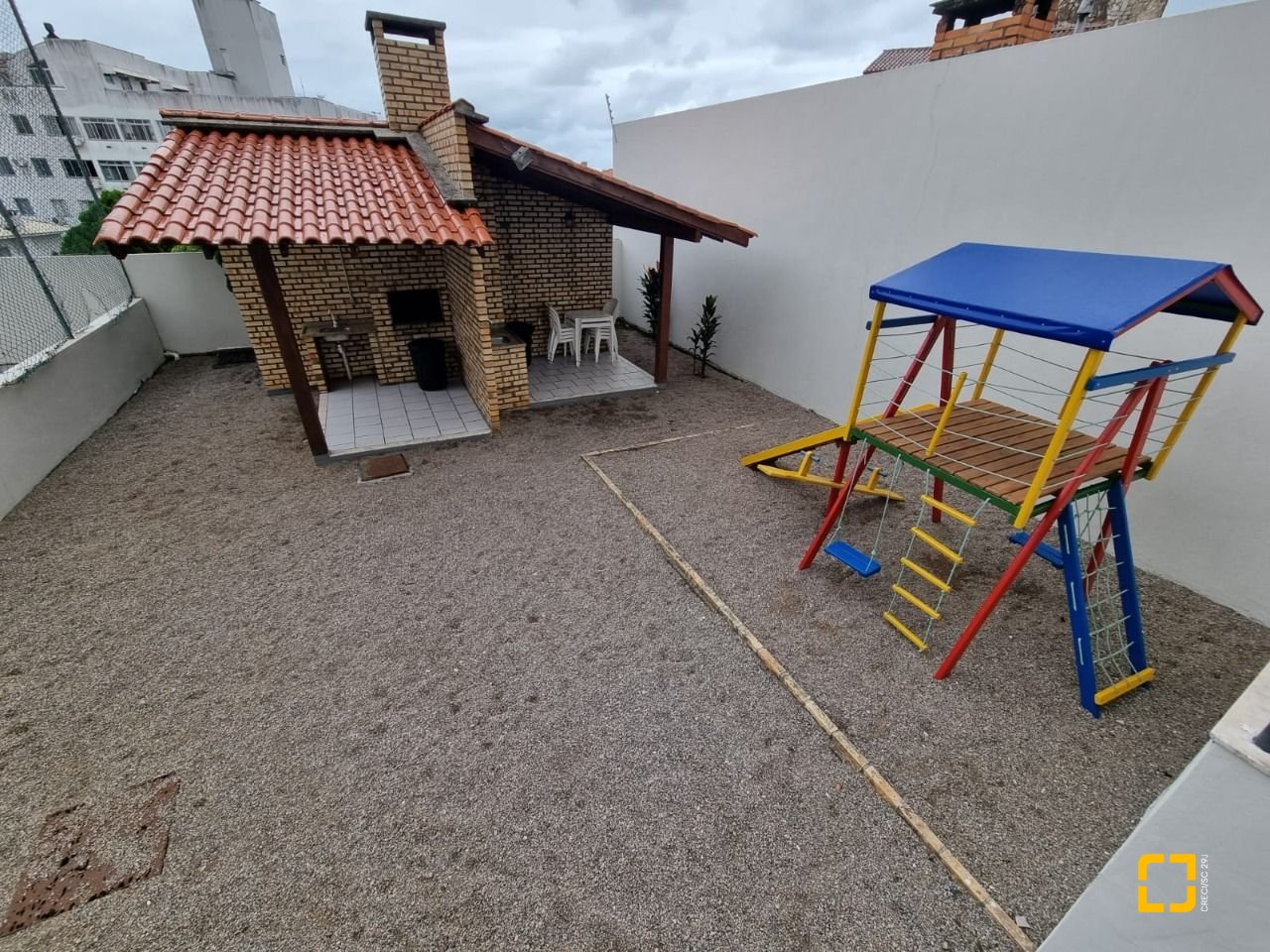 Apartamento com 100m², 4 quartos (sendo 1 suíte), 1 garagem, no bairro Capoeiras em Florianópolis