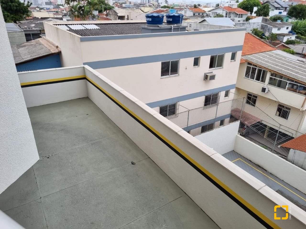 Apartamento com 100m², 4 quartos (sendo 1 suíte), 1 garagem, no bairro Capoeiras em Florianópolis