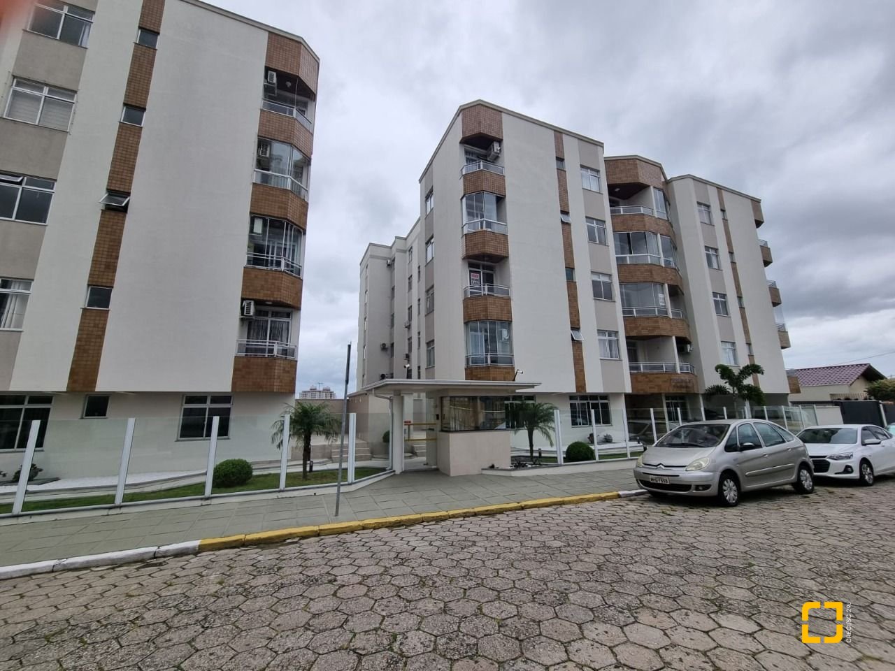 Apartamento com 100m², 4 quartos (sendo 1 suíte), 1 garagem, no bairro Capoeiras em Florianópolis