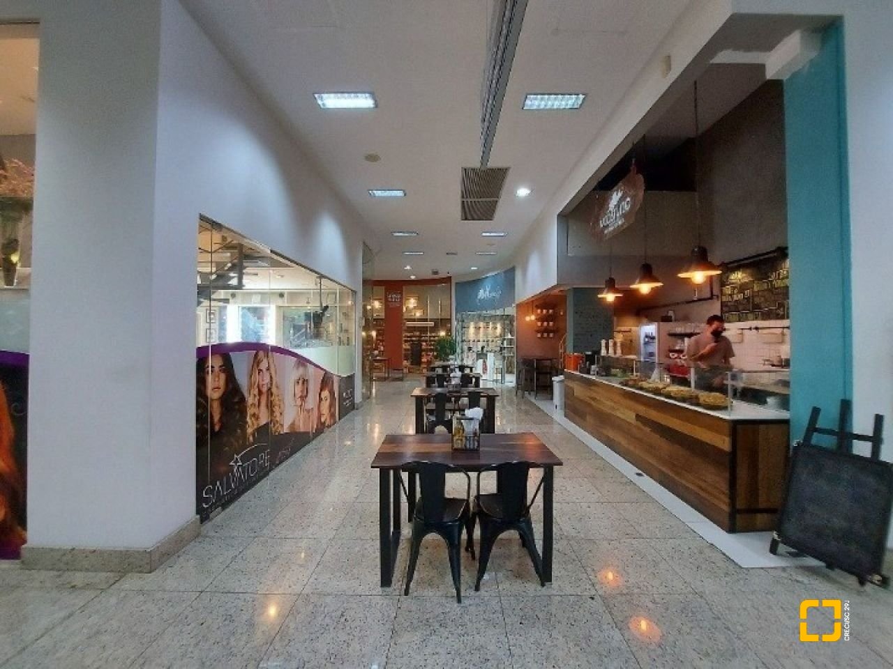 Sala com 35m², 1 garagem, no bairro Trindade em Florianópolis