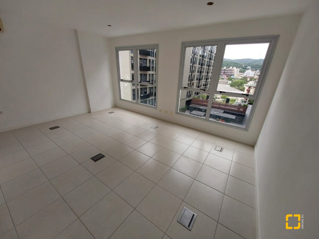 Sala com 35m², 1 garagem, no bairro Trindade em Florianópolis