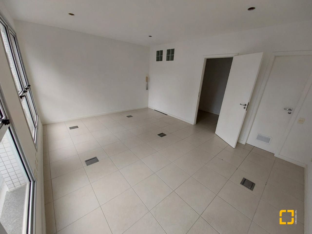 Sala com 35m², 1 garagem, no bairro Trindade em Florianópolis