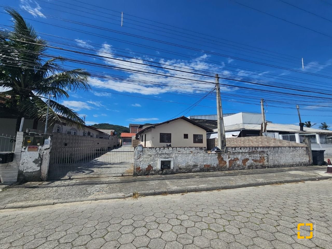 Terreno com 846m², no bairro Campeche em Florianópolis