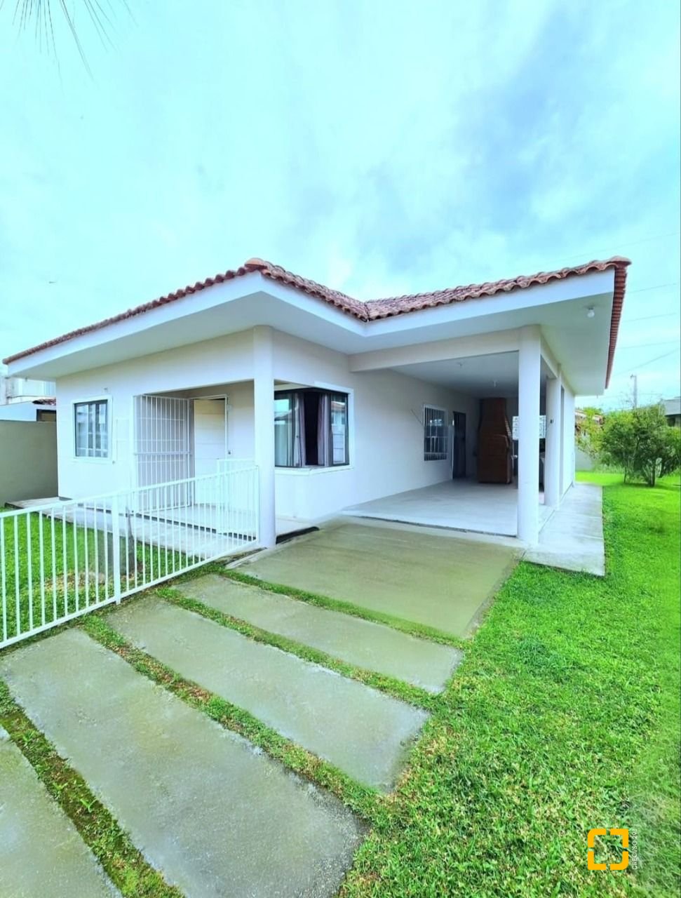Casa com 112m², 2 quartos (sendo 1 suíte), 5 garagens, no bairro São Sebastião em Palhoça