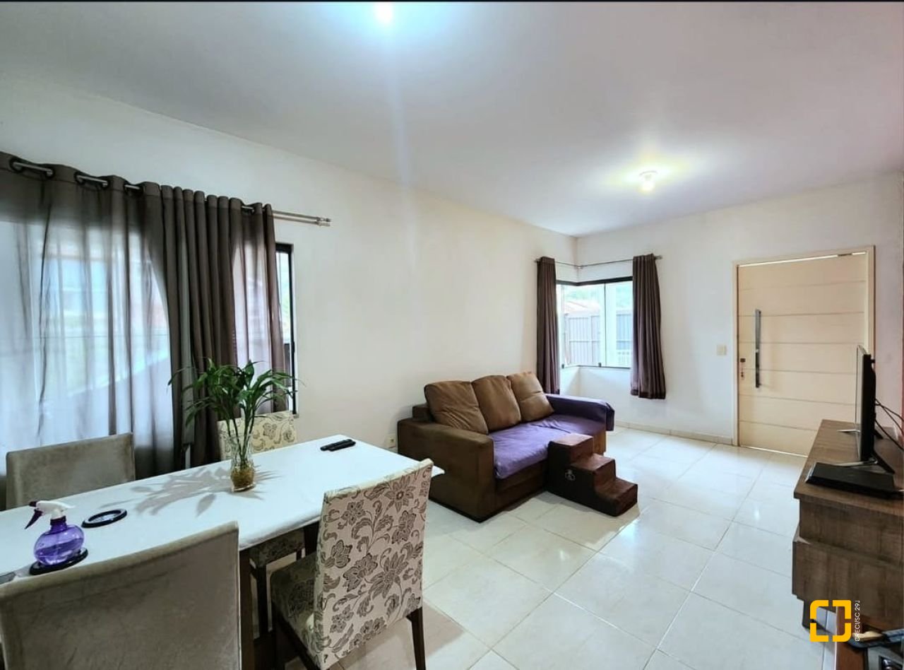 Casa com 112m², 2 quartos (sendo 1 suíte), 5 garagens, no bairro São Sebastião em Palhoça