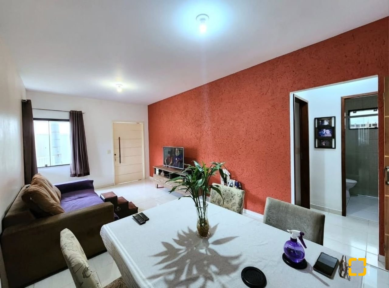 Casa com 112m², 2 quartos (sendo 1 suíte), 5 garagens, no bairro São Sebastião em Palhoça