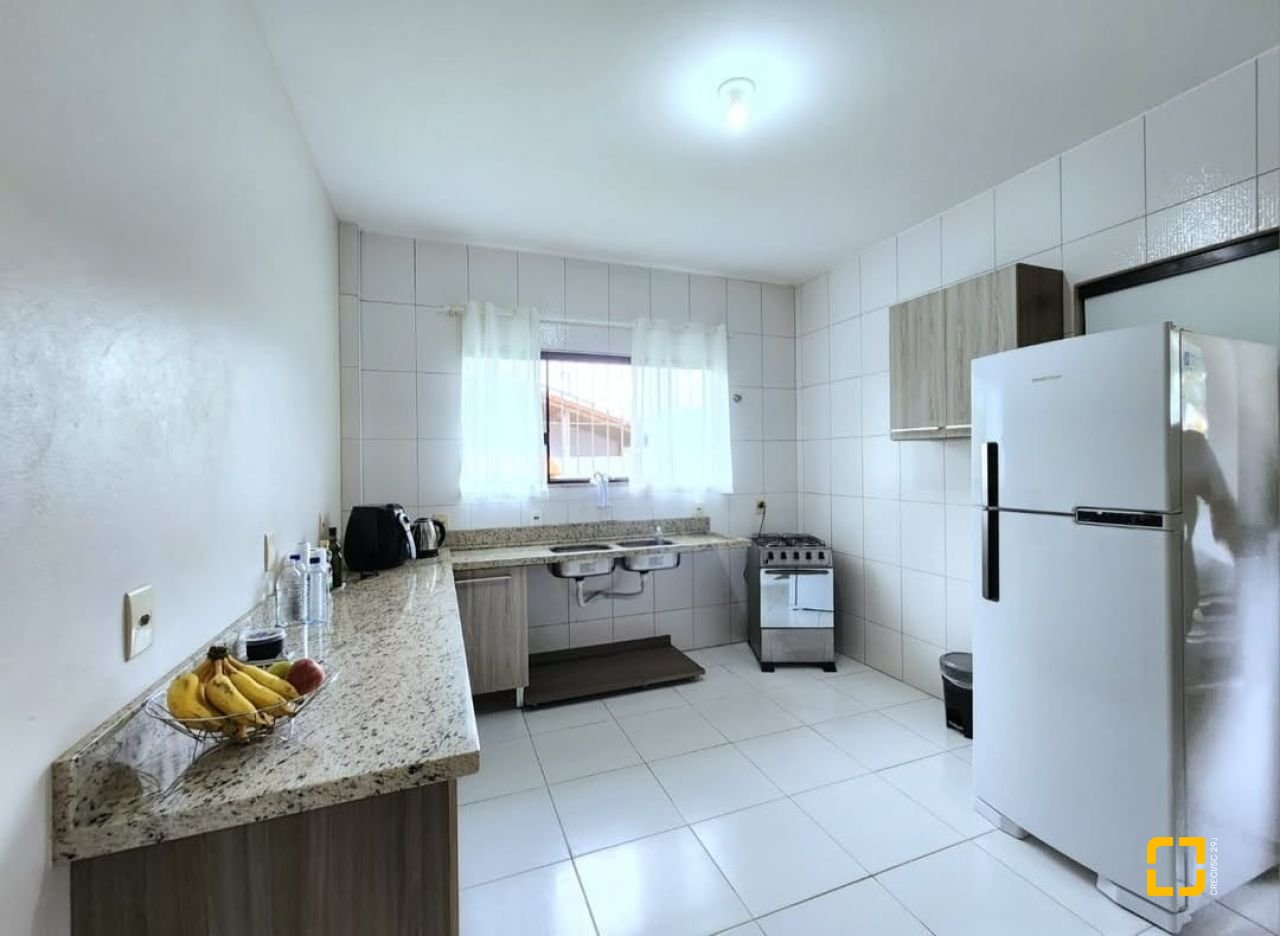 Casa com 112m², 2 quartos (sendo 1 suíte), 5 garagens, no bairro São Sebastião em Palhoça