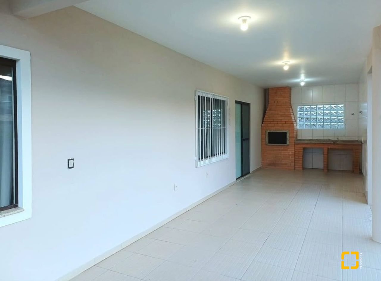 Casa com 112m², 2 quartos (sendo 1 suíte), 5 garagens, no bairro São Sebastião em Palhoça