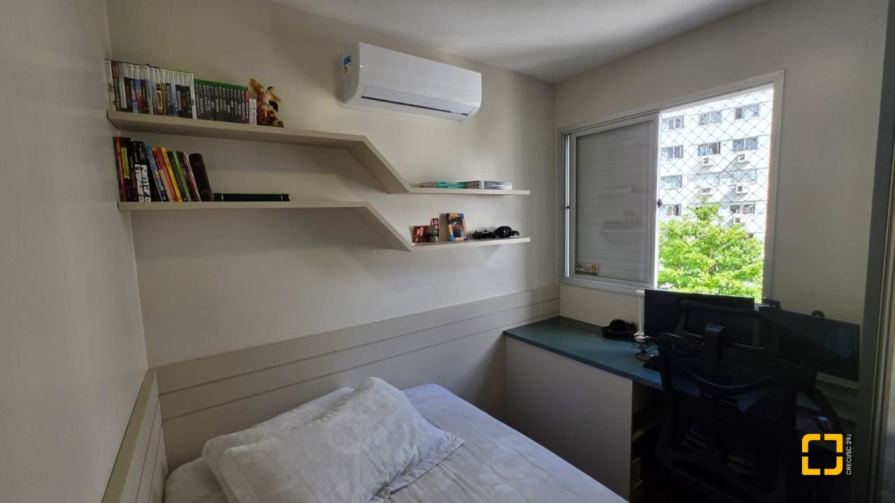 Apartamento com 89m², 4 quartos (sendo 1 suíte), 2 garagens, no bairro Centro em Florianópolis