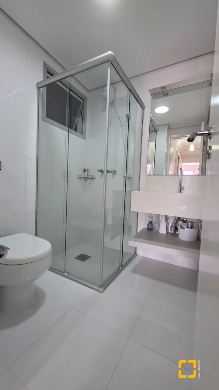 Apartamento com 89m², 4 quartos (sendo 1 suíte), 2 garagens, no bairro Centro em Florianópolis