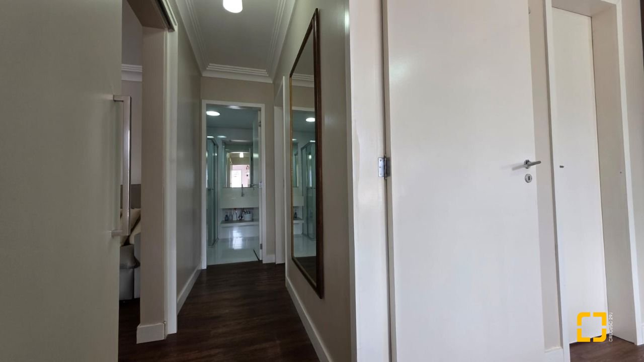 Apartamento com 89m², 4 quartos (sendo 1 suíte), 2 garagens, no bairro Centro em Florianópolis