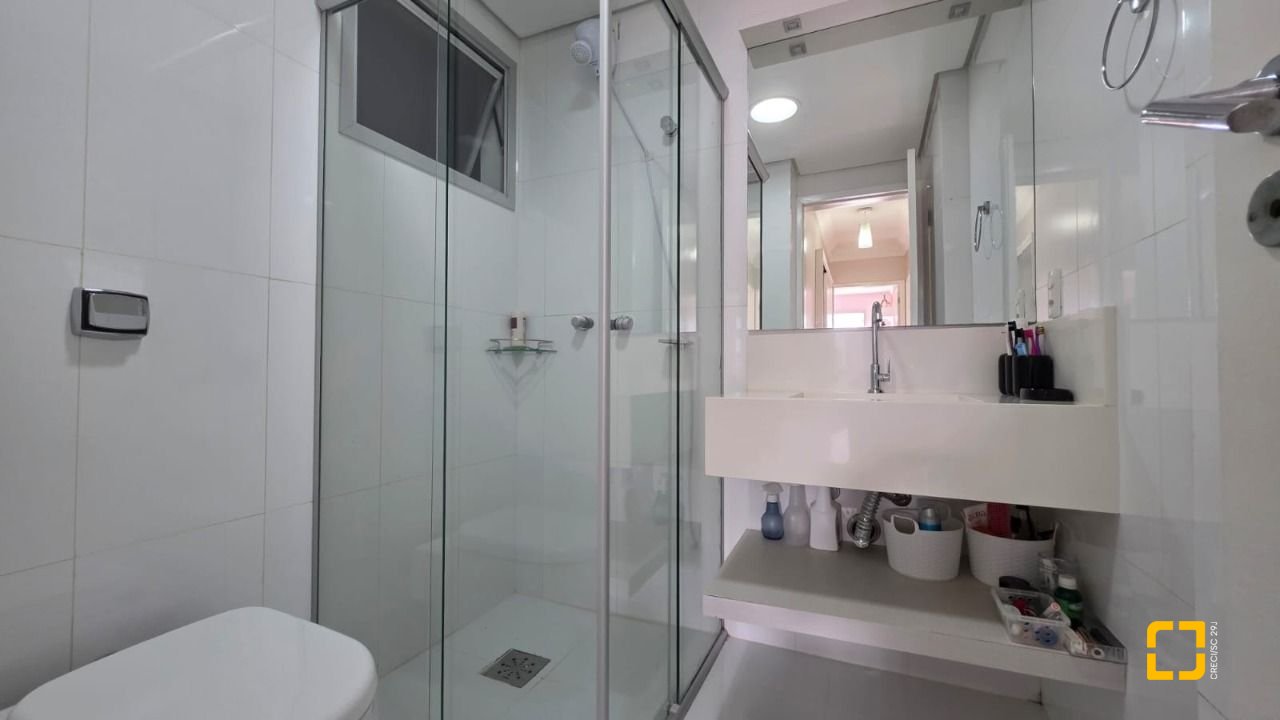 Apartamento com 89m², 4 quartos (sendo 1 suíte), 2 garagens, no bairro Centro em Florianópolis