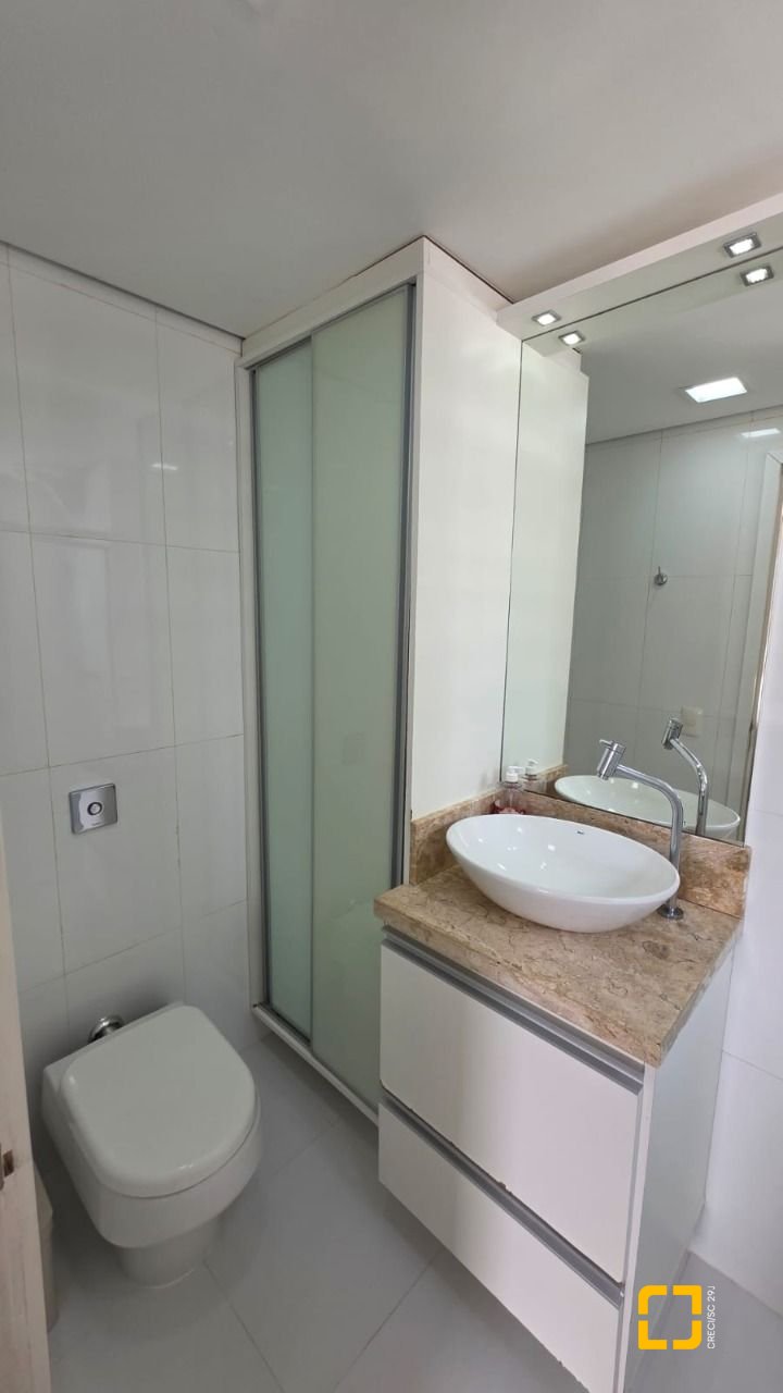 Apartamento com 89m², 4 quartos (sendo 1 suíte), 2 garagens, no bairro Centro em Florianópolis
