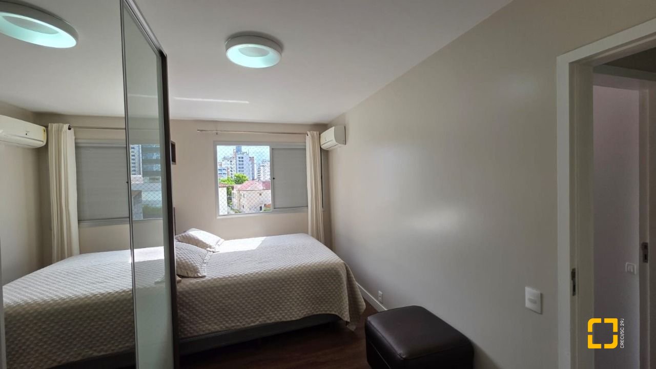 Apartamento com 89m², 4 quartos (sendo 1 suíte), 2 garagens, no bairro Centro em Florianópolis