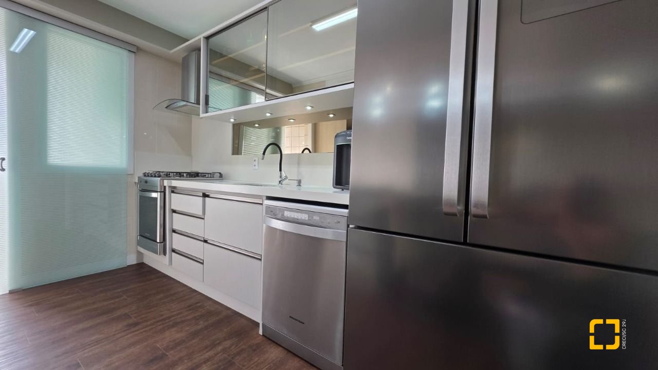 Apartamento com 89m², 4 quartos (sendo 1 suíte), 2 garagens, no bairro Centro em Florianópolis