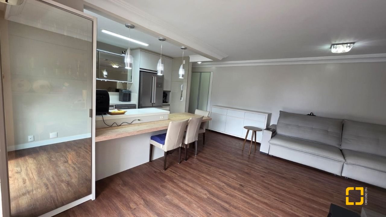 Apartamento com 89m², 4 quartos (sendo 1 suíte), 2 garagens, no bairro Centro em Florianópolis