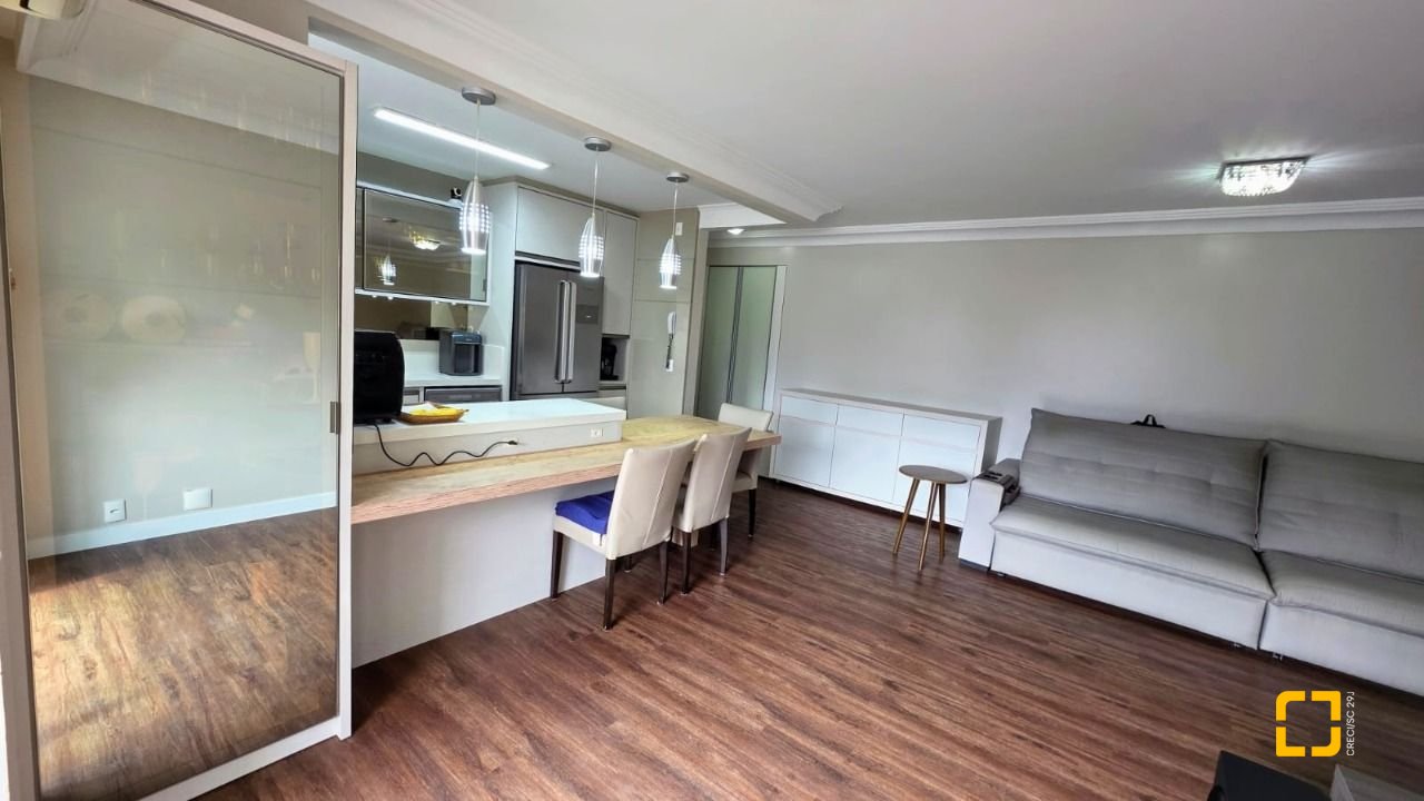 Apartamento com 89m², 4 quartos (sendo 1 suíte), 2 garagens, no bairro Centro em Florianópolis