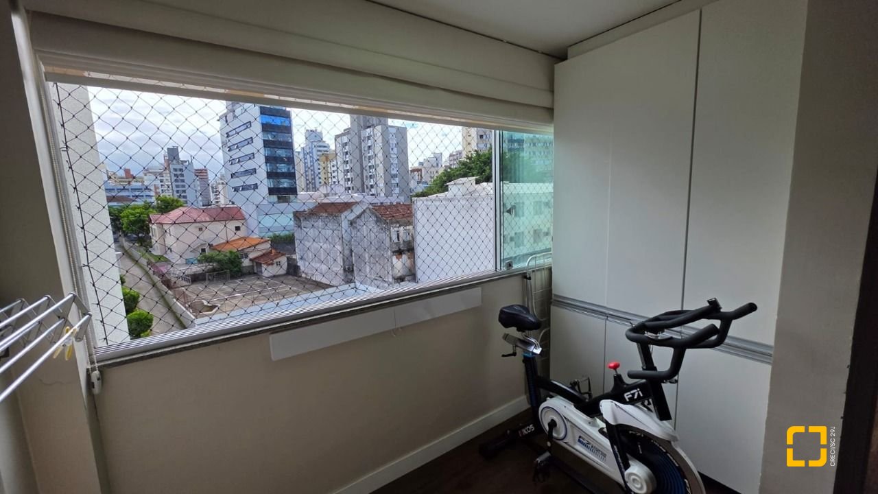Apartamento com 89m², 4 quartos (sendo 1 suíte), 2 garagens, no bairro Centro em Florianópolis