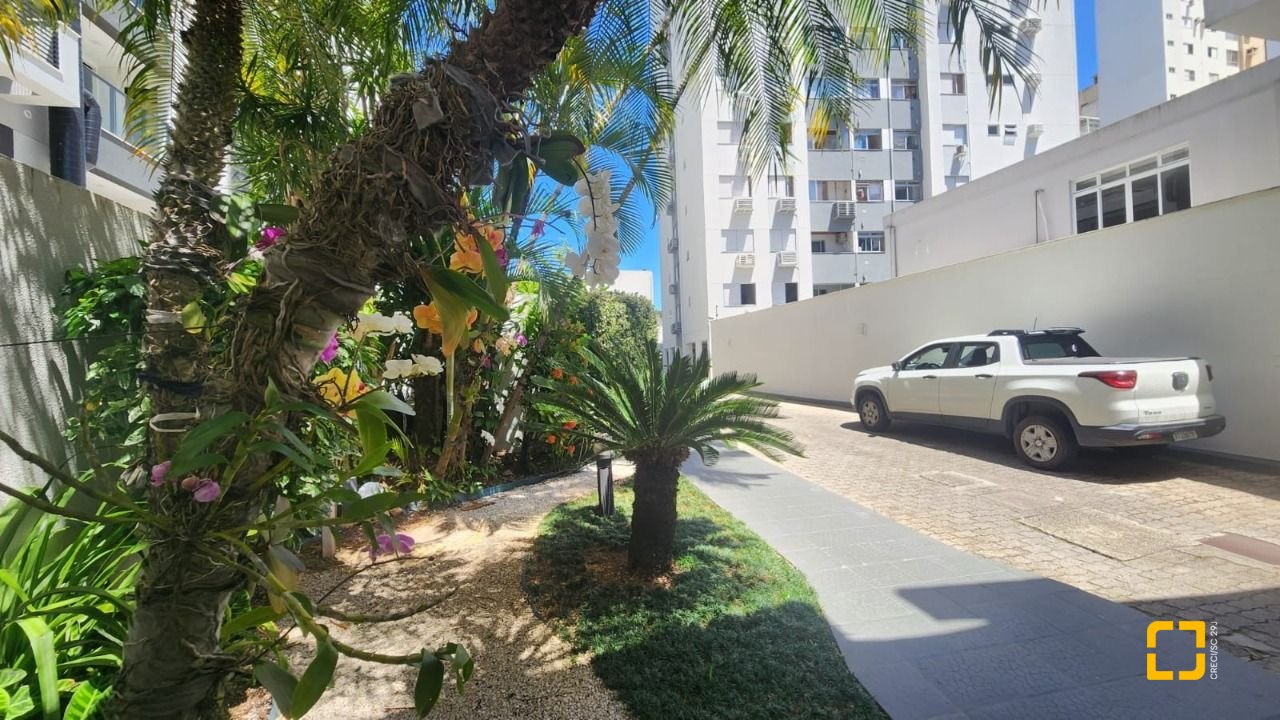 Apartamento com 89m², 4 quartos (sendo 1 suíte), 2 garagens, no bairro Centro em Florianópolis