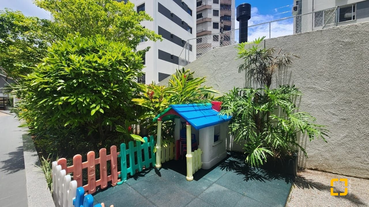 Apartamento com 89m², 4 quartos (sendo 1 suíte), 2 garagens, no bairro Centro em Florianópolis