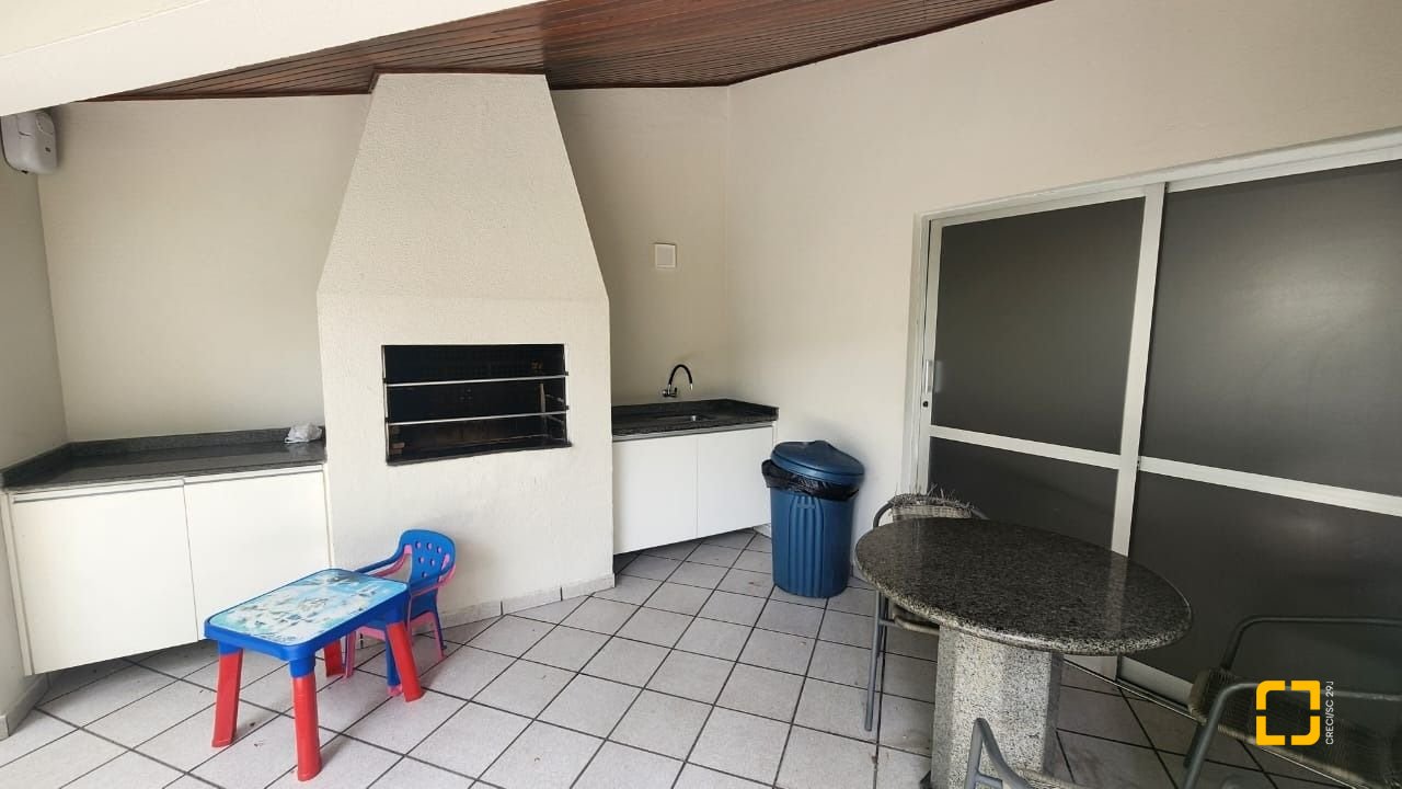 Apartamento com 89m², 4 quartos (sendo 1 suíte), 2 garagens, no bairro Centro em Florianópolis
