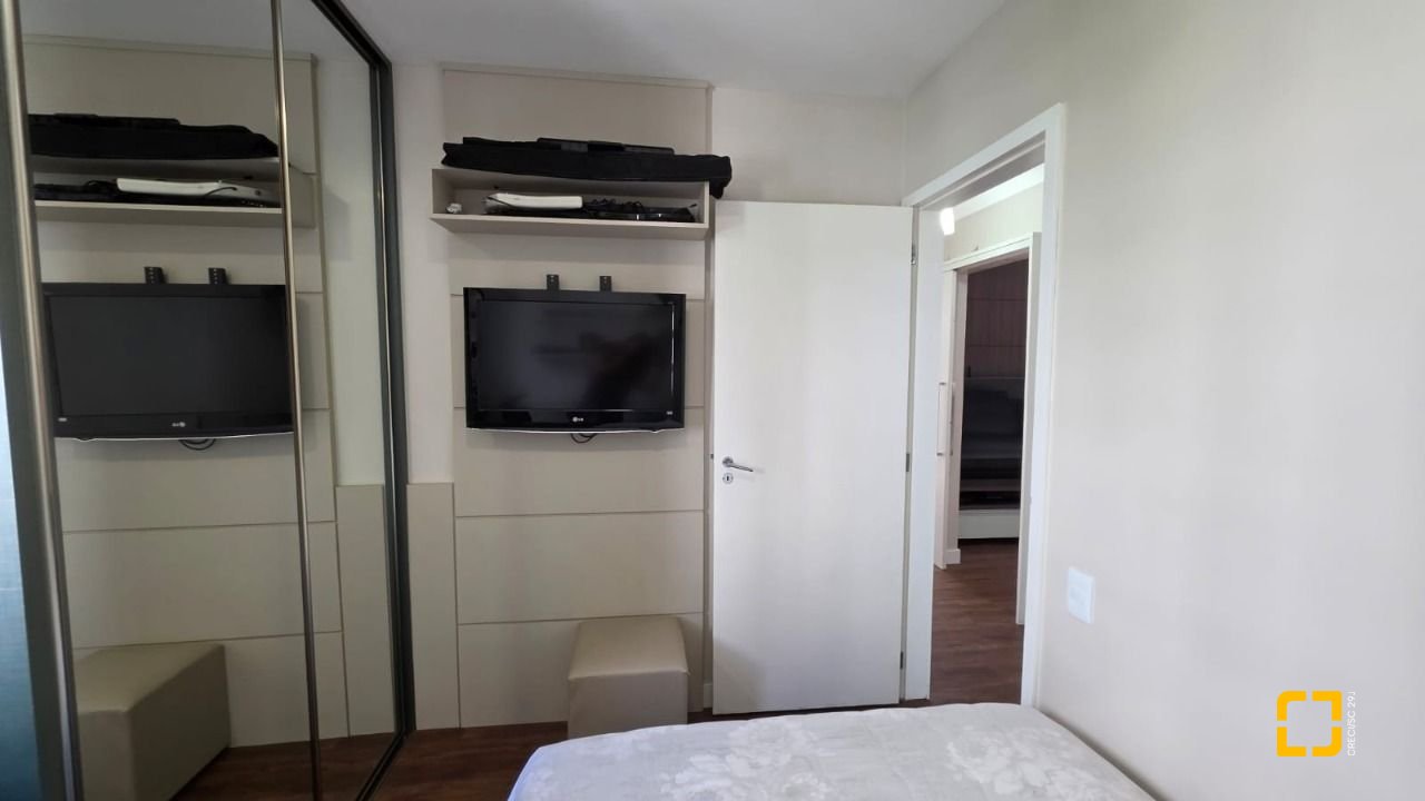 Apartamento com 89m², 4 quartos (sendo 1 suíte), 2 garagens, no bairro Centro em Florianópolis