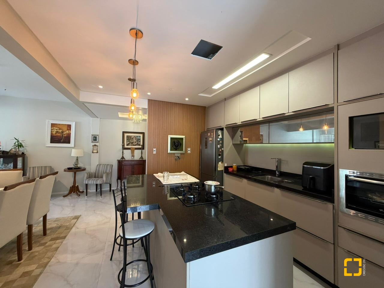 Apartamento com 102m², 3 quartos, 1 garagem, no bairro Centro em Florianópolis